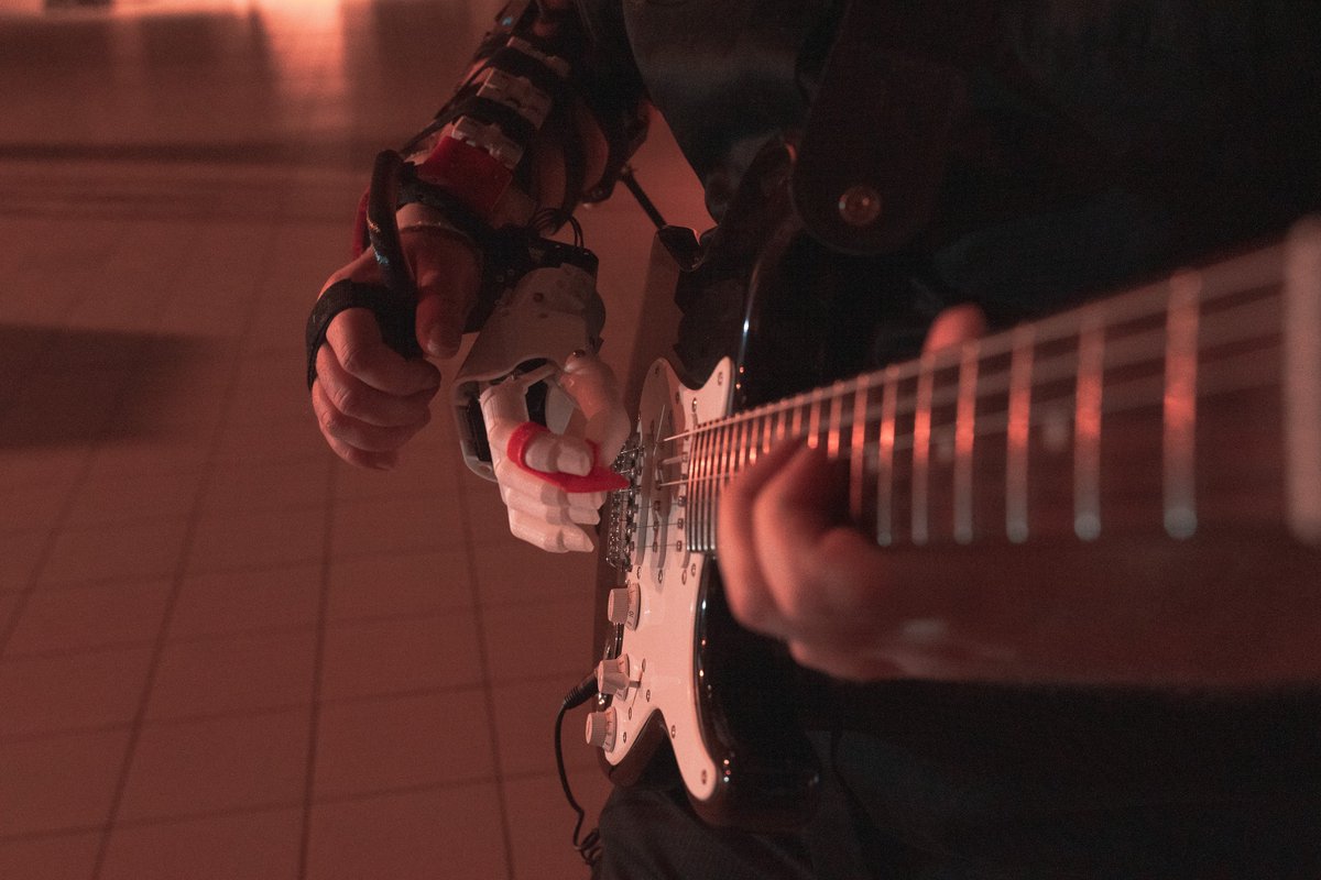 AmiiThinks's tweet photo. @BlincDev researchers were on-site at @TheJUNOAwards this year, demonstrating the potential of AI-enabled prosthetics that lets people to play, create and express themselves through music in a meaningful way! 
#YEGEvents #JUNOS https://t.co/oEL7FPkFqg
