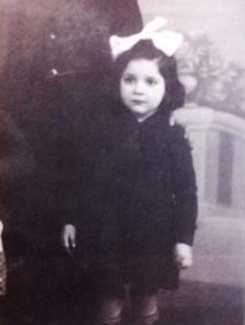 AuschwitzMuseum's tweet photo. 15 March 1935 | A French Jewish girl, Paulette Wajnryb, was born in Metz. 

She arrived at #Auschwitz on 6 November 1942 in a transport of 1,000 Jews deported from Drancy. She was among the 639 people murdered after selection in a gas chamber. https://t.co/KpPU0TbY6E
