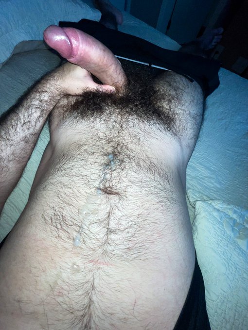 Just had a little cumshot after gym! 😈🍆💦  Drop below your cumshot and let&rsquo;s start a thread 😈 go! https://t
