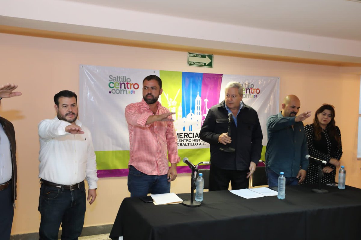 chema_fraustro's tweet photo. Dentro de las acciones de fortalecimiento del centro histórico, tomamos la protesta a Roberto Rojas Oyervides como nuevo presidente de la Asociación de Comerciantes del Centro Histórico de Saltillo, en sustitución de Salvador Rodríguez Saade al cual le reconozco su trabajo y, https://t.co/51MFjoMpPE