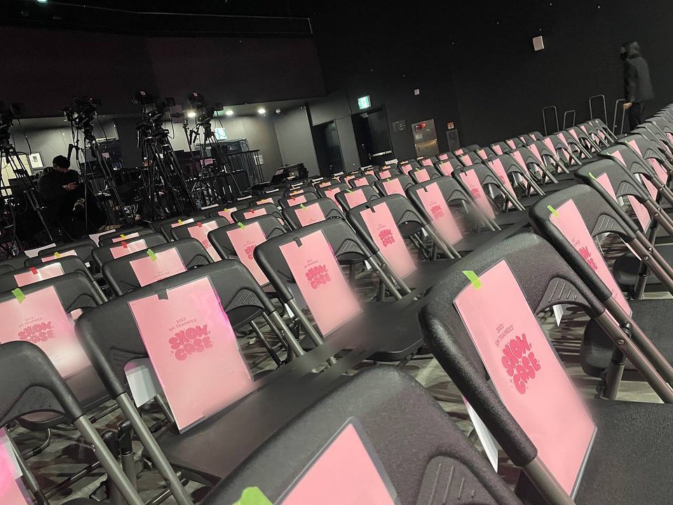 H2H_NEWS's tweet photo. [TRANS] 230315 sment_training IG update

 [🐶] SM Trainees’ SHOWCASE D-DAY

Welcoming the long-awaited day,
It was an unforgettable and precious time for everyone😍🫶
#SMTR
#RookiesDevelopment #TrainingUnit
📎https://t.co/GGNECiOkLS https://t.co/P83kuiGiPS