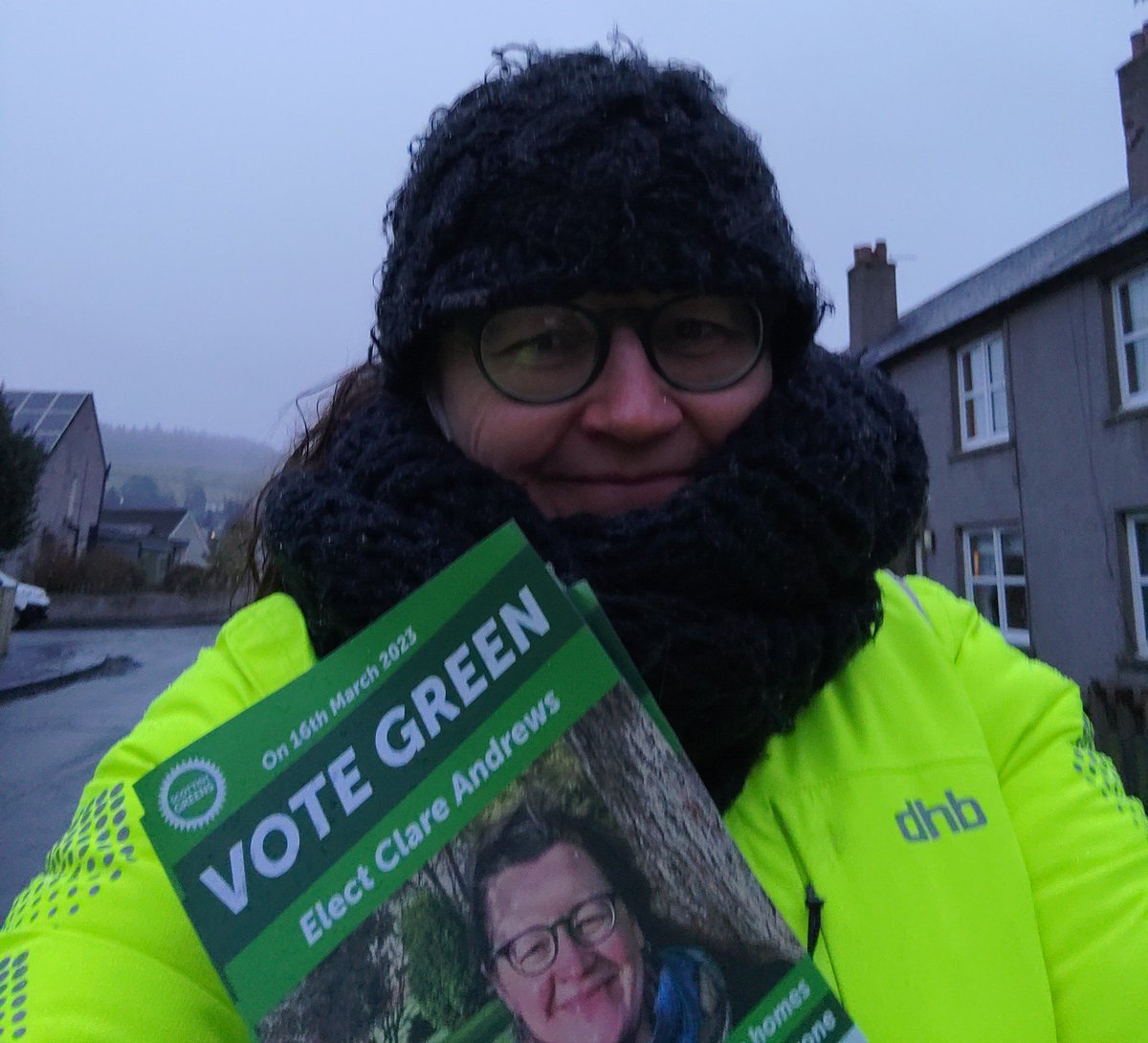 Solidarity with all striking public sector workers today ✊ Despite the dreich, I used my strike afternoon to share my @scottishgreens vision for #warmerhomes #saferstreets & real #ClimateAction ahead of tomorrow's by-election in #Dunblane & #BridgeofAllan ☔ #VoteGreen