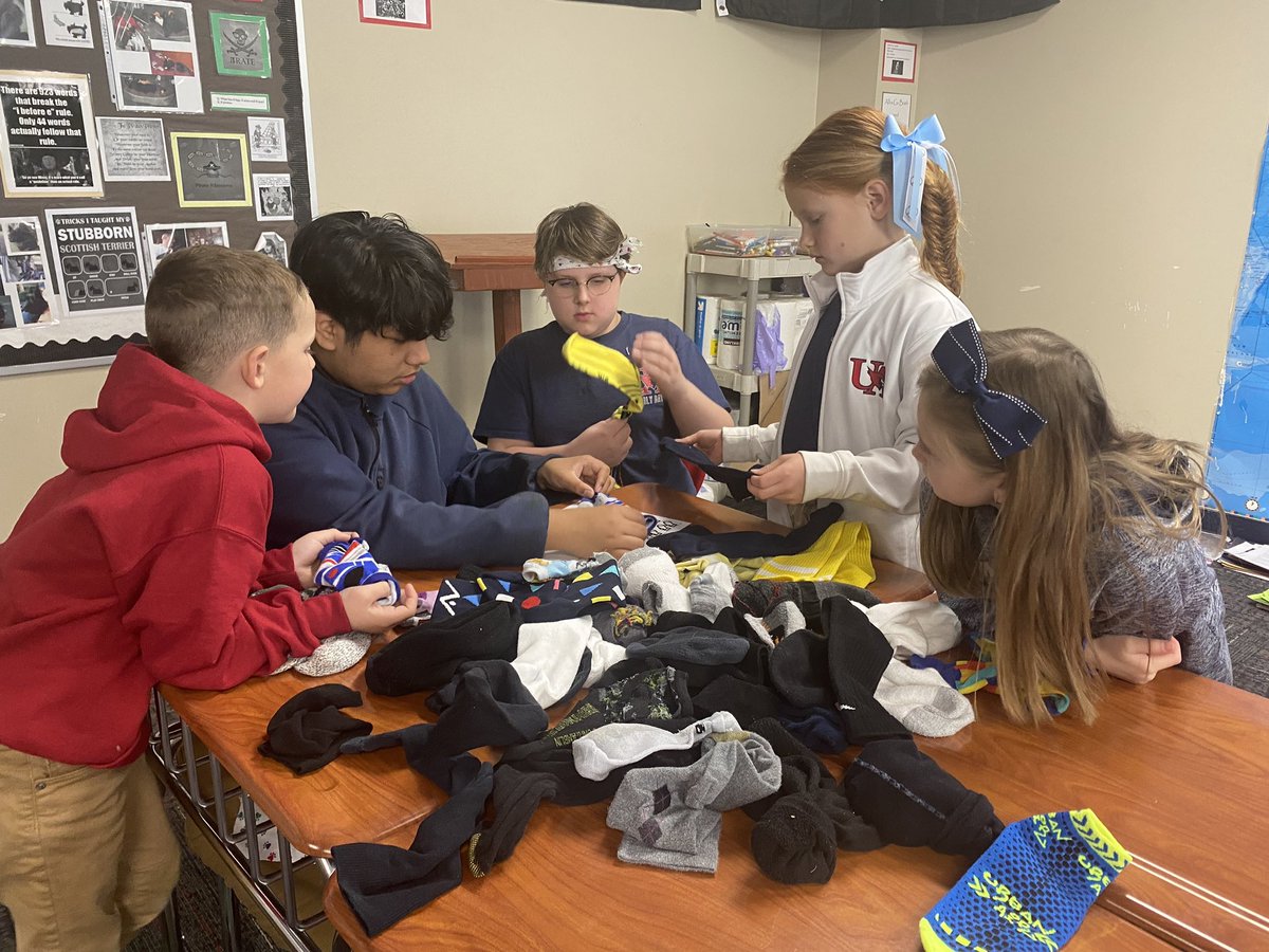UAcharterschool's tweet photo. Our K-12 Community Service Day was amazing! Four nonprofits were served by our students. Volunteering makes you feel great! #weareUA #UAserves @UAathletics @JZUAHS @CoachJarredHill @CheyanneNash1 @NCCharterOffice @NC_Coalition https://t.co/QfmSAeTwpf
