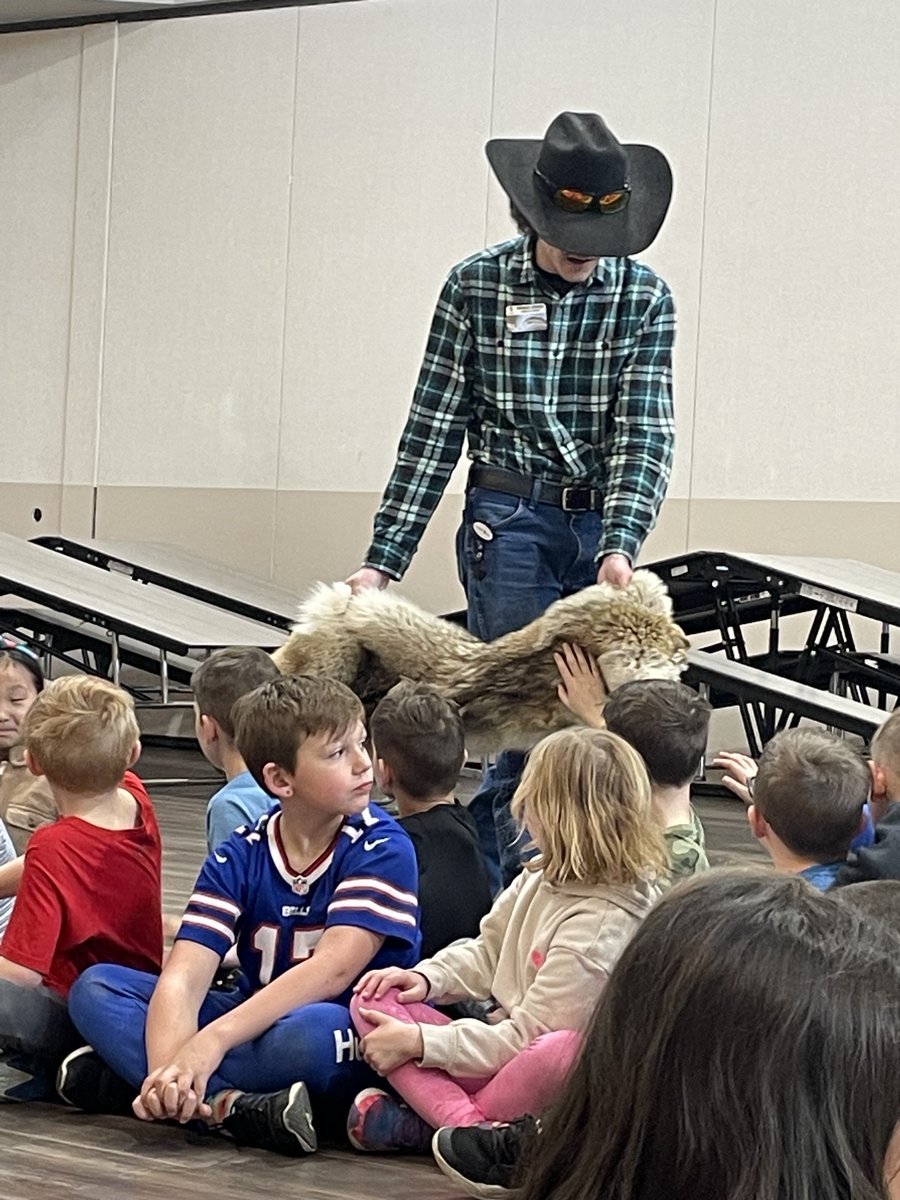 ElkhornPS_FR's tweet photo. Second graders recently had a visit from our friends at Fontenelle Forest! They will be using the information they learned to help as they begin their animal research projects. #EPSAchieves #FireRidgeFalcons https://t.co/dKL9kTuBGC