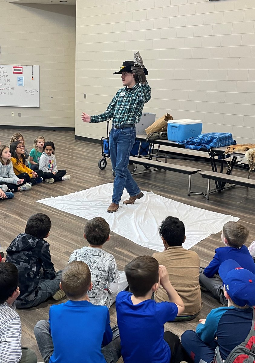 ElkhornPS_FR's tweet photo. Second graders recently had a visit from our friends at Fontenelle Forest! They will be using the information they learned to help as they begin their animal research projects. #EPSAchieves #FireRidgeFalcons https://t.co/dKL9kTuBGC