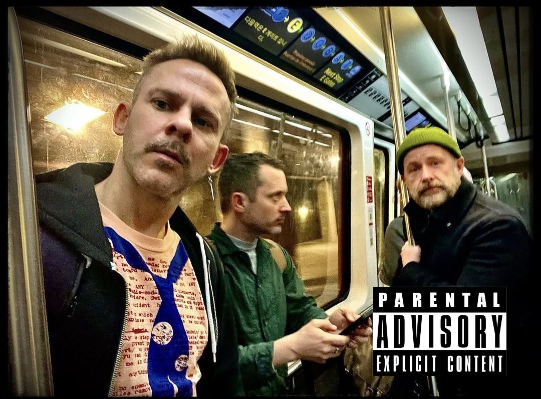 JokienWTolkien's tweet photo. Second Breakfast Club's newest album "Straight Outta The Shire" looks legit! https://t.co/2aMWXqNwj8