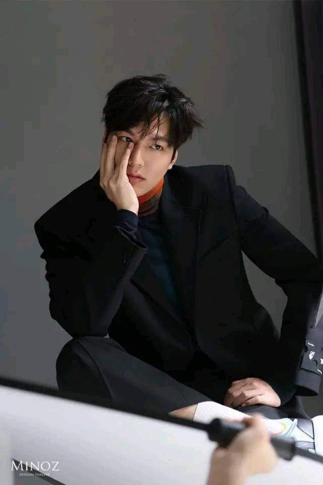 DesantiNadine's tweet photo. If you want to give light to others, you have to glow yourself..
Dream big..
@ActorLeeMinHo https://t.co/GTKJPyuIyu