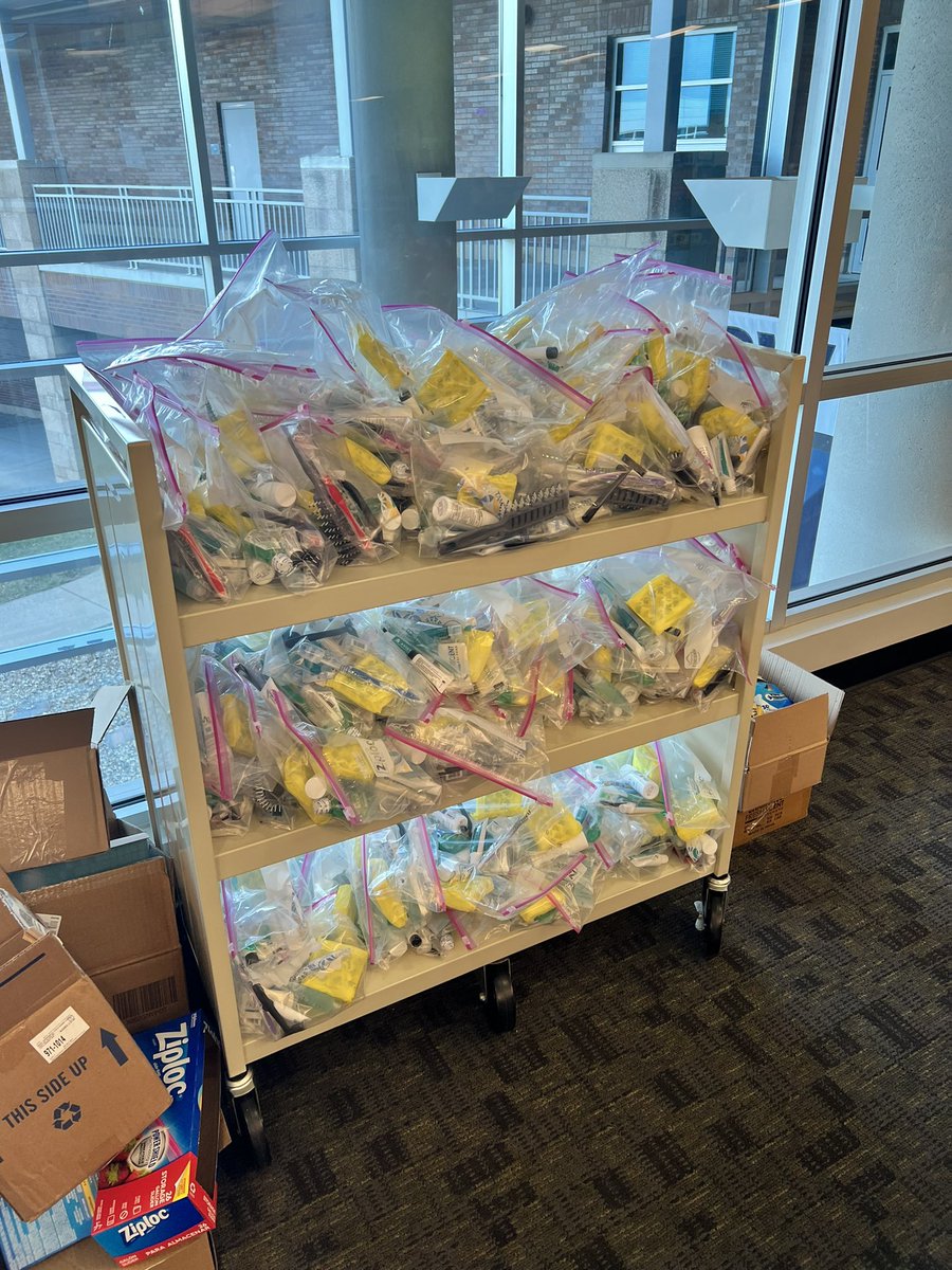 lsw_dosomething's tweet image. Titans DoSomething Club made 100 hygiene bags for the homeless today during Titan Time!!!! Thank you @LSWLMC for letting us use your space!! #Service #TitanPride #ClientConnectedProject