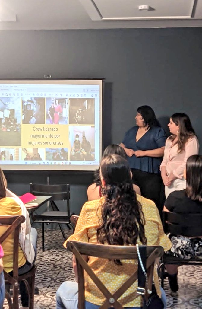 circularias_'s tweet photo. Fotitos de la charla con #MorritasFilms en la primera emisión de nuestro cineclub feminista 💜

Encantadas de conocer su trabajo, proyectos y propuesta artística ✨

También de hacer clic con mujeres de todas las edades por medio de las reflexiones que desencadenó Lentes rosas 🔥 https://t.co/3FJEr5hHBG