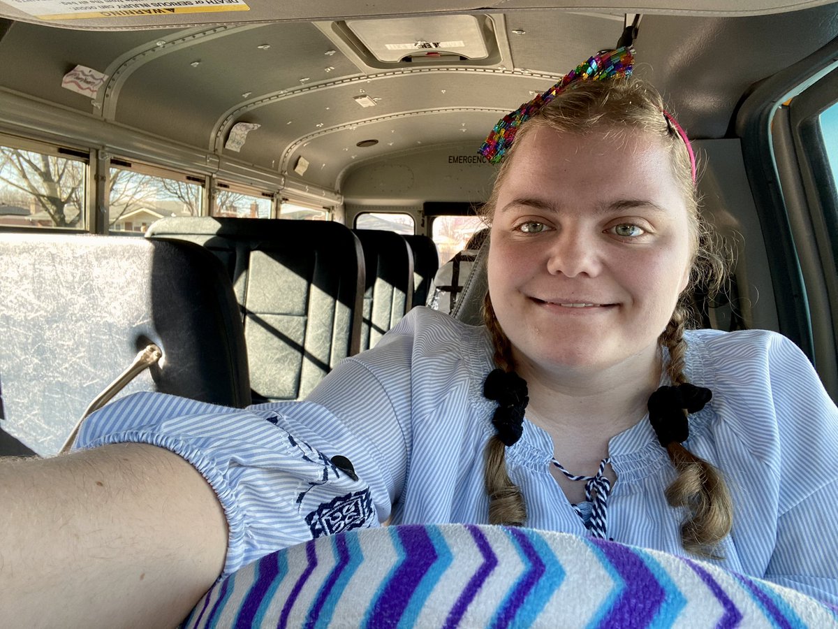 AshleyDeMoss6's tweet image. Chilling in my limo! #SchoolBus #SchoolBusDriverLife #ThomasBuiltBuses #SchoolBusDriver #ThomasMinoTour