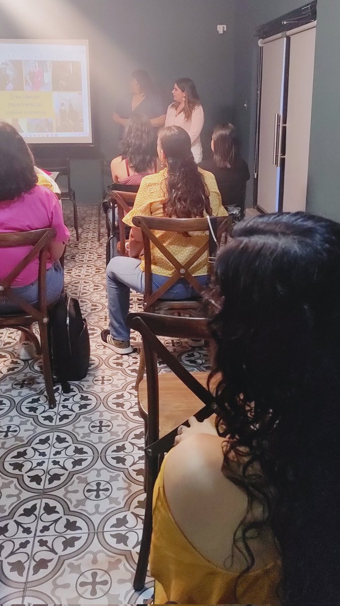circularias_'s tweet photo. Fotitos de la charla con #MorritasFilms en la primera emisión de nuestro cineclub feminista 💜

Encantadas de conocer su trabajo, proyectos y propuesta artística ✨

También de hacer clic con mujeres de todas las edades por medio de las reflexiones que desencadenó Lentes rosas 🔥 https://t.co/3FJEr5hHBG