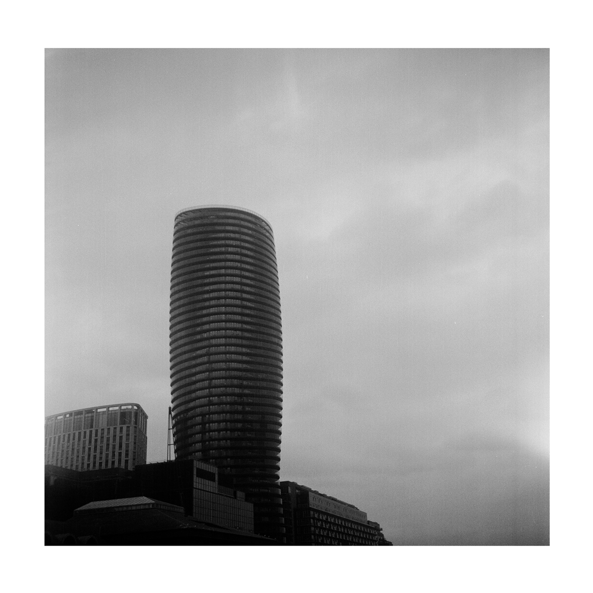 nickbrownfilms's tweet photo. Its All In The Lines
📷 Montanus Delmonta
🎞 Fomapan 400 120
#kodak #lomography #ilford #photography #filmphotography #fomapan #tlr #twinlensreflex #blackandwhitephotography #london #londonphotography #mediumformat #120film #montanus #rolleiflex https://t.co/DVU6Vah7iL