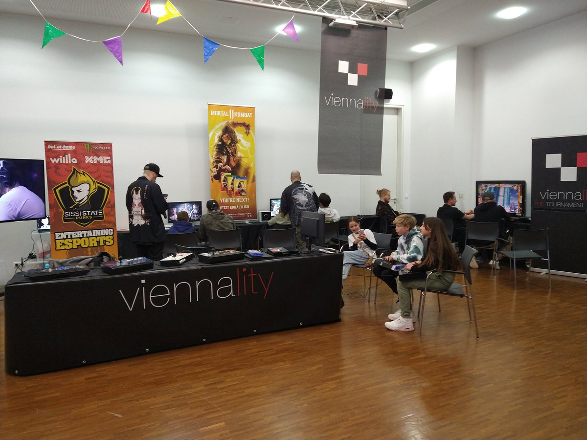lornlynx's tweet photo. Nochmal vielen Dank an die Jungs vom #Viennality für den fighting game Stand beim #buttonfestival2023!

#esportsgraz #buttonfestival #Graz #nerdkultur #FGC_austria https://t.co/IgONUluqu6