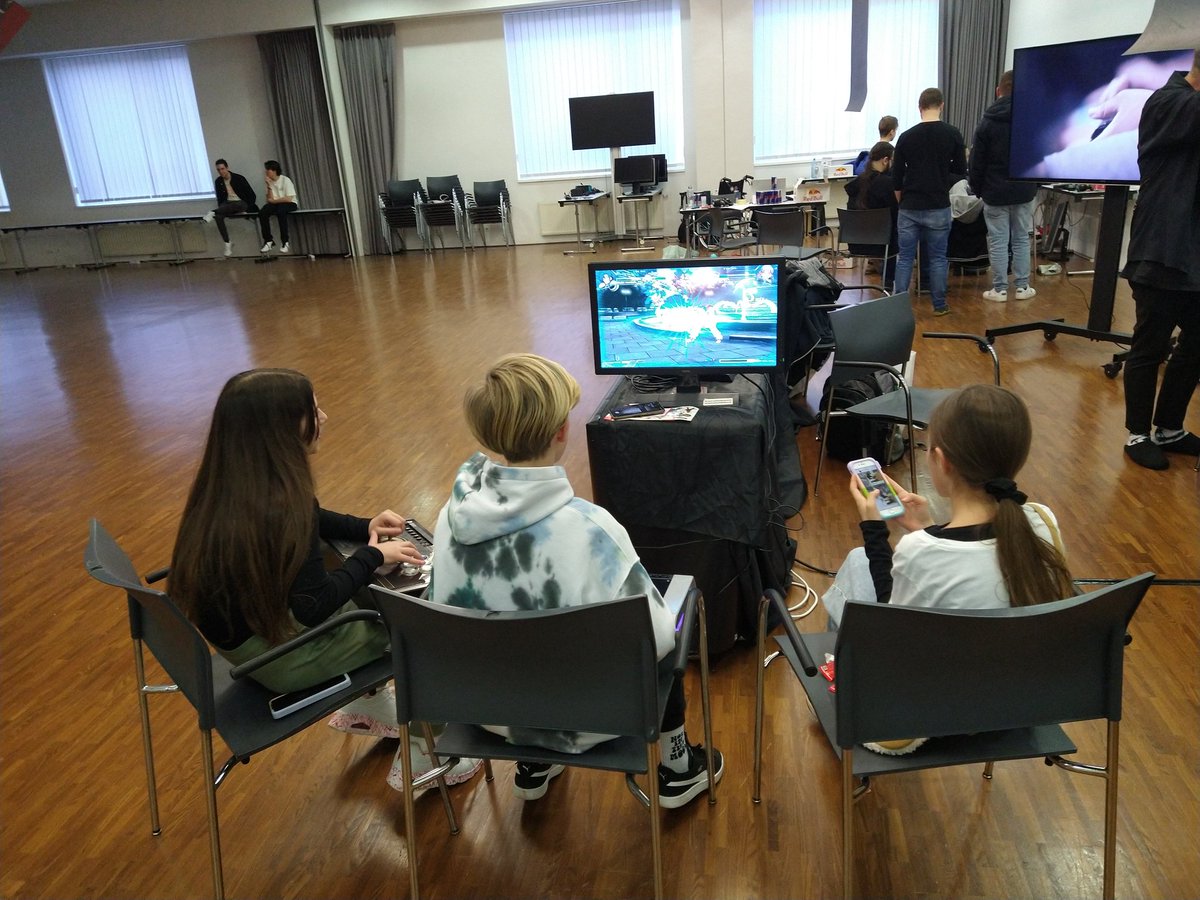 lornlynx's tweet photo. Nochmal vielen Dank an die Jungs vom #Viennality für den fighting game Stand beim #buttonfestival2023!

#esportsgraz #buttonfestival #Graz #nerdkultur #FGC_austria https://t.co/IgONUluqu6