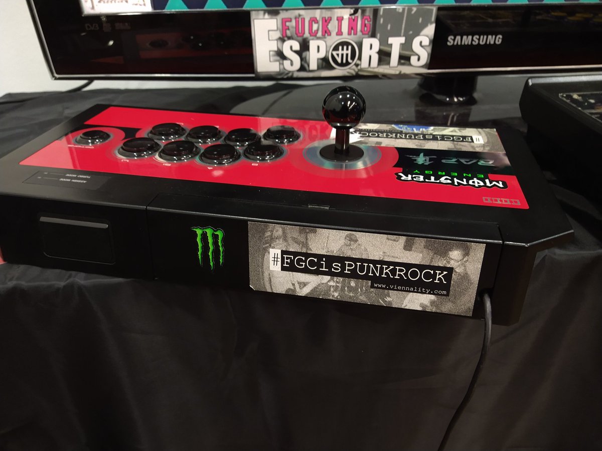 lornlynx's tweet photo. Nochmal vielen Dank an die Jungs vom #Viennality für den fighting game Stand beim #buttonfestival2023!

#esportsgraz #buttonfestival #Graz #nerdkultur #FGC_austria https://t.co/IgONUluqu6