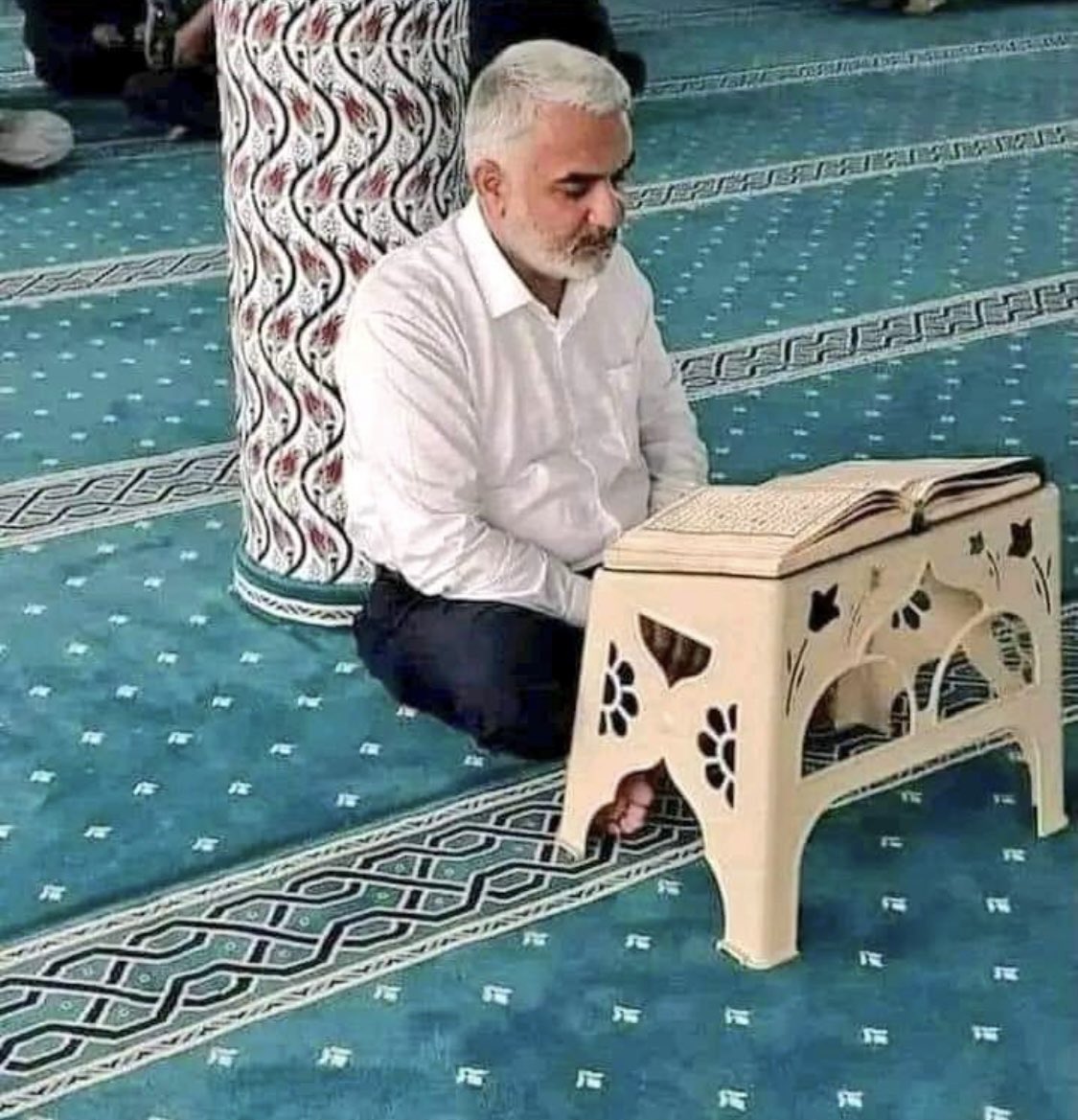 Said_Yuce's tweet photo. 🗣 #HÜDAPAR lideri #ZekeriyaYapıcıoğlu’ nun CNN’deki konuşması mükemmeldi. Her söylediği takdire değerdi. Türkiye konuşamadığı şeyleri konuşmaya başlıyor. “Bizim kimsenin heykelini dikme gibi söylemimiz yok. Biz sırtımızı #Kandil’e dayamıyoruz. Sadece Allah’a güvendik." https://t.co/soiqcz02en