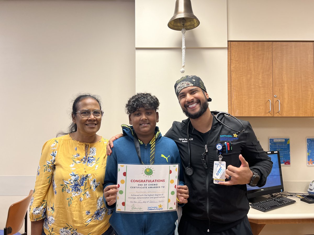 BrowardHealth's tweet photo. Today we celebrated an "End of chemo" party for one of our special pediatric patients, Avi! Doctors, nurses, caregivers and his grandma came to cheer him on as he rang the bell. Avi now dreams of becoming a hematologist.
#BeatCancer #LeukemiaFree #EndofChemo https://t.co/e27LQOePtE