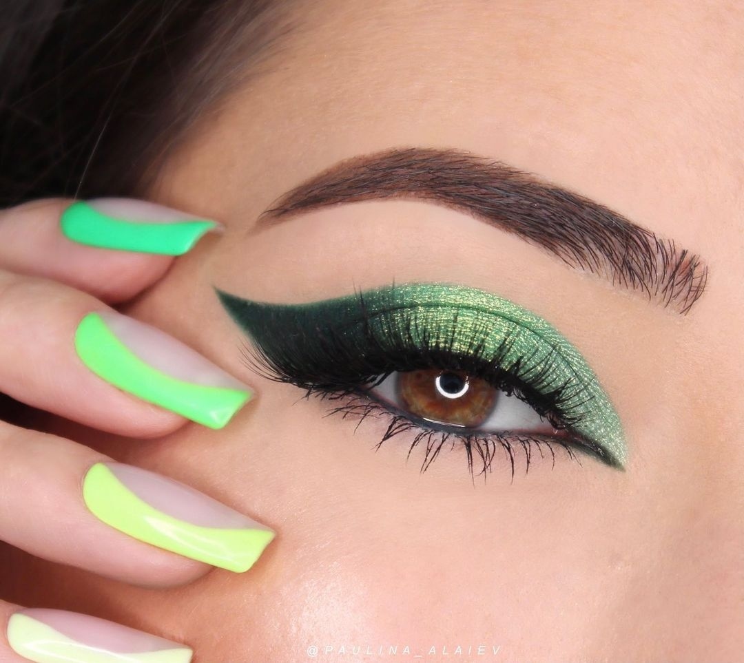 bhcosmetics's tweet photo. No need to pinch @paulina_alaiev - she's got the green covered 😉🍀⁠
⁠
📸: Let That S*** Go - 9 Color Shadow Palette⁠
⁠
#bhcosmetics #stpatricksday  https://t.co/xl9ET4GgLf https://t.co/Rn8Nq0TXFH