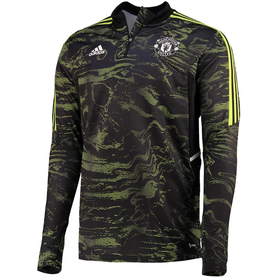 Zakdana2001's tweet photo. @adidas  you could at least TRY to make it a bit different https://t.co/6DIopm7gLi