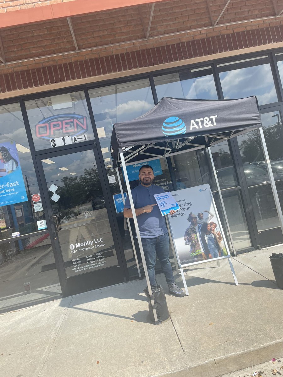 AT&amp;T Deer Park driving customers in today and showing our new hire how we do it here. 
#askusaboutfiber #attfiber #att5g #dtvstream