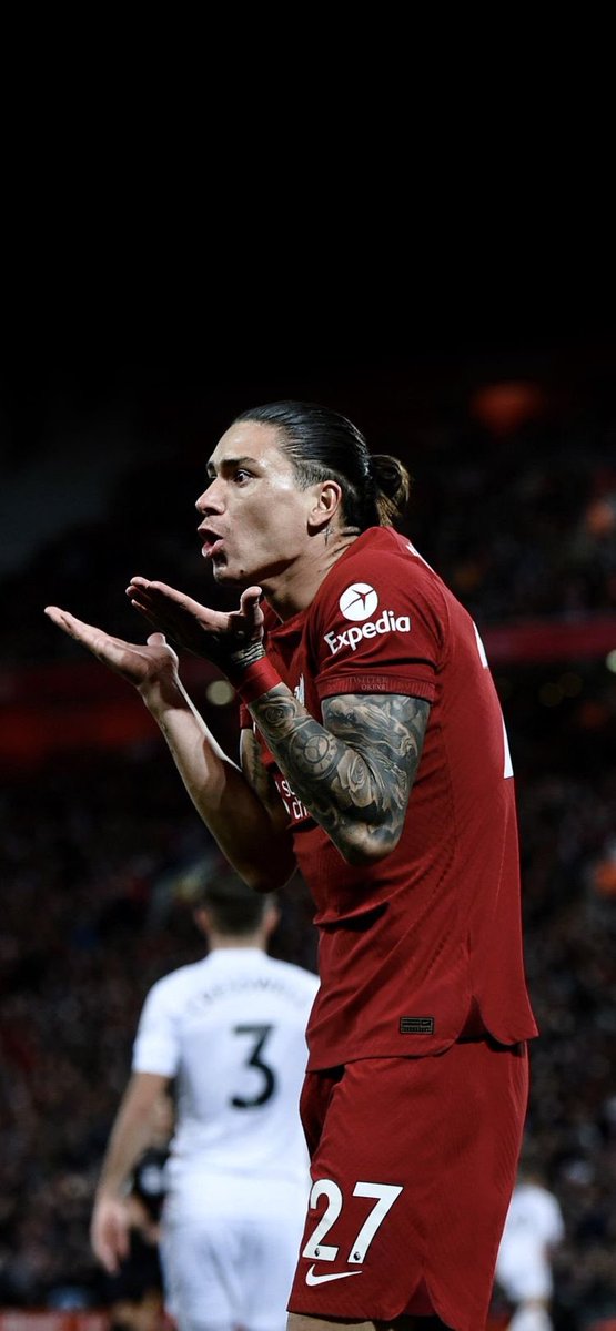 Si vas perdiendo por diferencia de 3 y quedan menos de 30’ no podes sacar a tu mejor delantero junto a Salah.

No entiendo ni voy a entender el cambio de Klopp.

¡Siempre Darwin! 🇺🇾