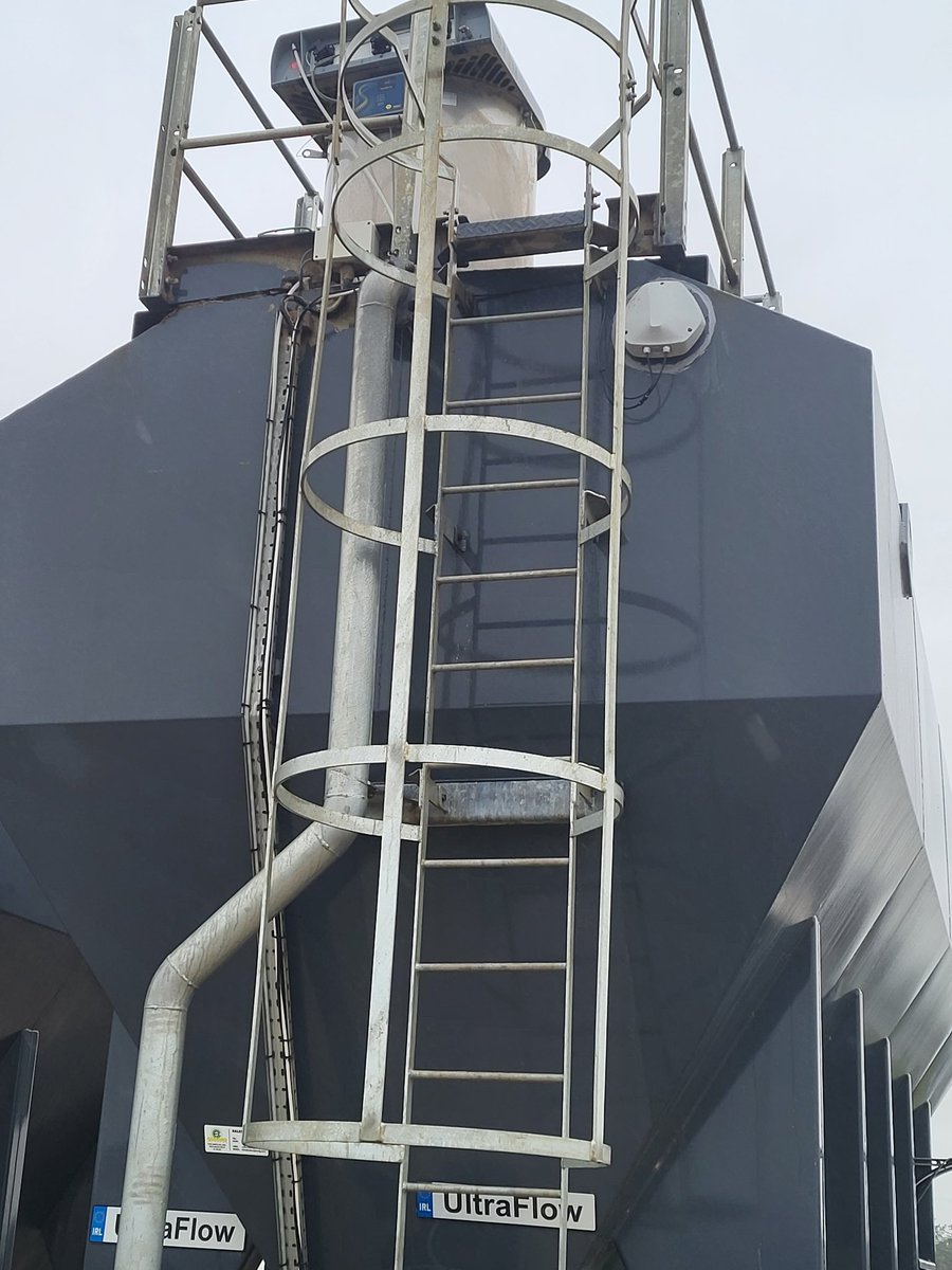 LvLogics's tweet photo. Knowing what is in a cement silo is very important to ensure continued production. We are able to monitor this horizontal 50 tonne silo at a fraction of the cost of load cells with direct connectivity to any phone. #lvlogics #silospi #cement #quarrying https://t.co/FVxnnGo201