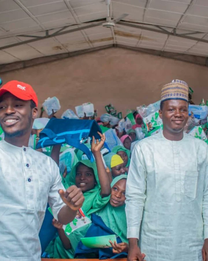 NUBOSSOFFICIAL's tweet photo. I, together with the members of National Union Of Borno State Students was at Yerwa Government Girls Secondary school yesterday 14th March 2023. For the Second phase of the "Support The Girls Dream" program. https://t.co/FEtgUqIDGs