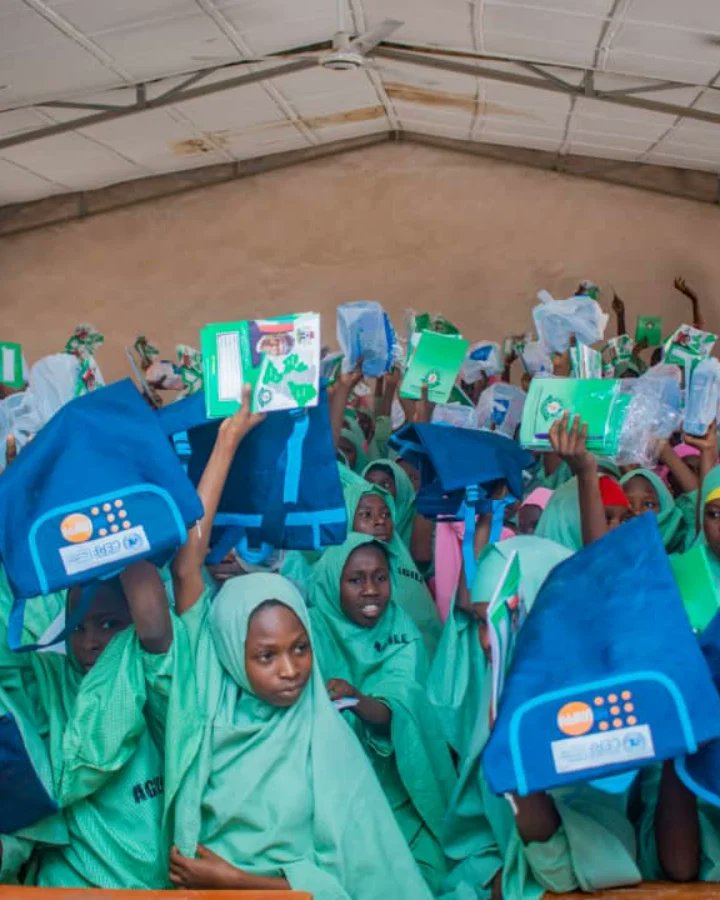 NUBOSSOFFICIAL's tweet photo. I, together with the members of National Union Of Borno State Students was at Yerwa Government Girls Secondary school yesterday 14th March 2023. For the Second phase of the "Support The Girls Dream" program. https://t.co/FEtgUqIDGs