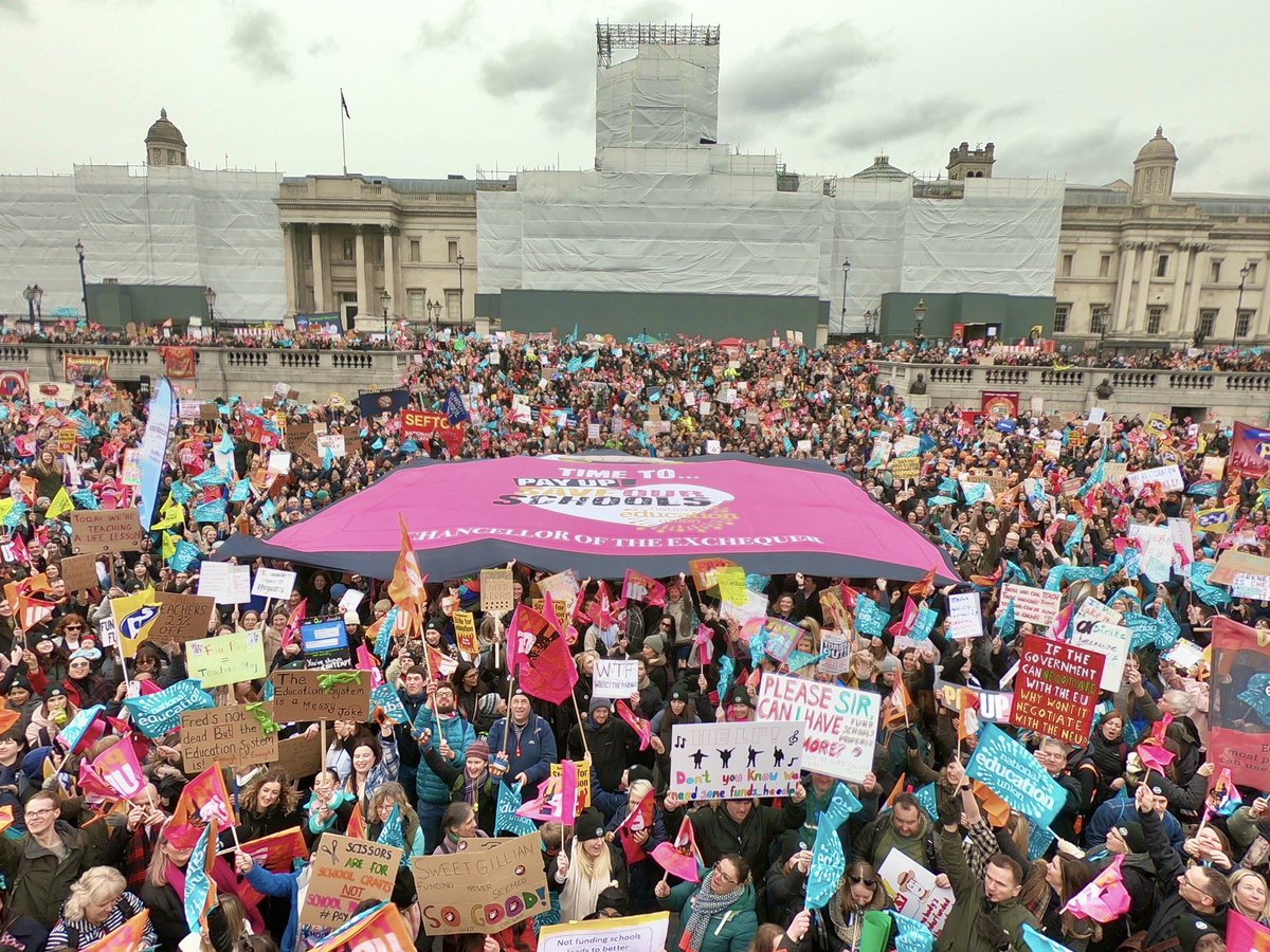 NEUnion's tweet image. This is what tens of thousands of teachers who want to #SaveOurSchools looks like. @GillianKeegan needs to solve the crisis.