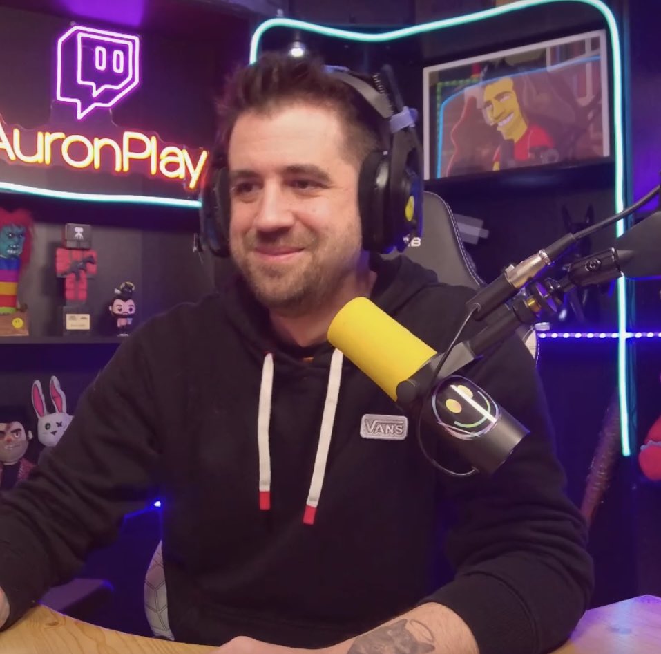 rebornoc's tweet photo. ✵ @auronplay ✵

muchas gracias por el stream de hoy auron! me lo he pasado súper bien viéndote jugar al contraband police, me ha encantado el juego, me alegra mucho verte otra vez por aquí, ya se te echaba de menos 💜 muchísimas felicidades por los 15M rey, tqm <33 https://t.co/F2GTrFdKBz
