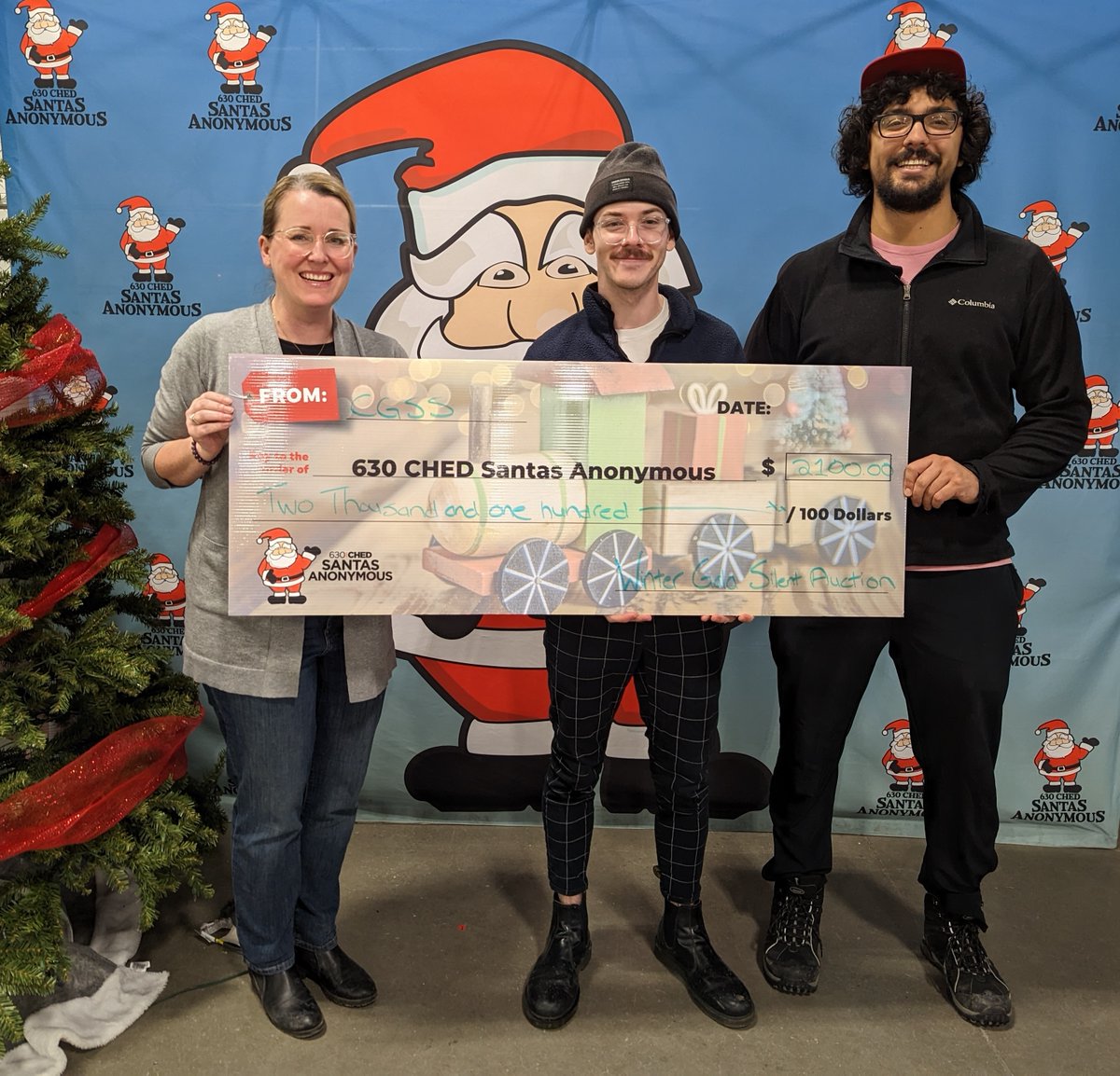 Thank you to the @uofacgss for their generous donation of $2100 from the annual winter gala!

It is so wonderful to see young leaders like yourselves making such a meaningful impact, your kindness and generosity are greatly appreciated!