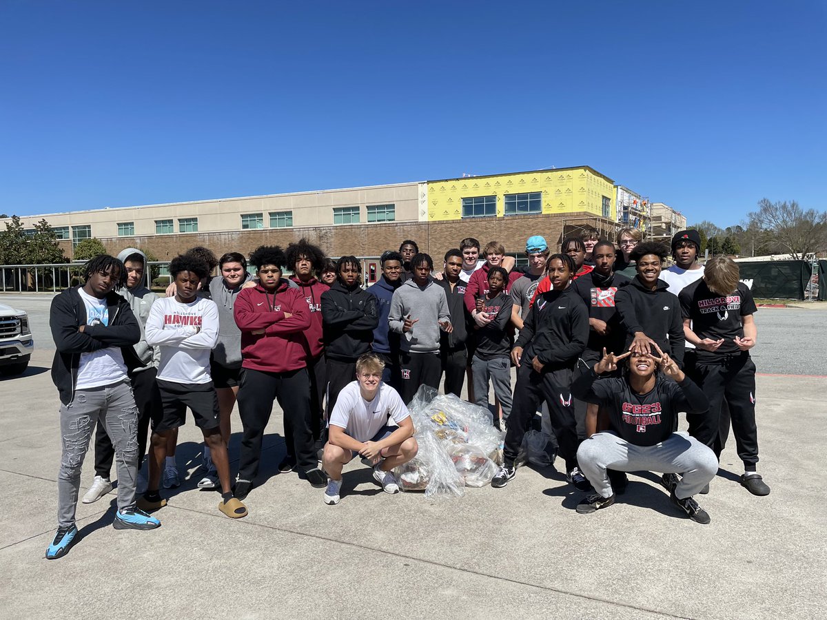 HgroveFootball's tweet photo. BIG THANK YOU‼️‼️ to our Hawk Hour Leadership Group led by @CoachSzatkowski and @MikeWagner59 for cleaning campus today

FAMILY‼️ https://t.co/BuW4ZTY5bq