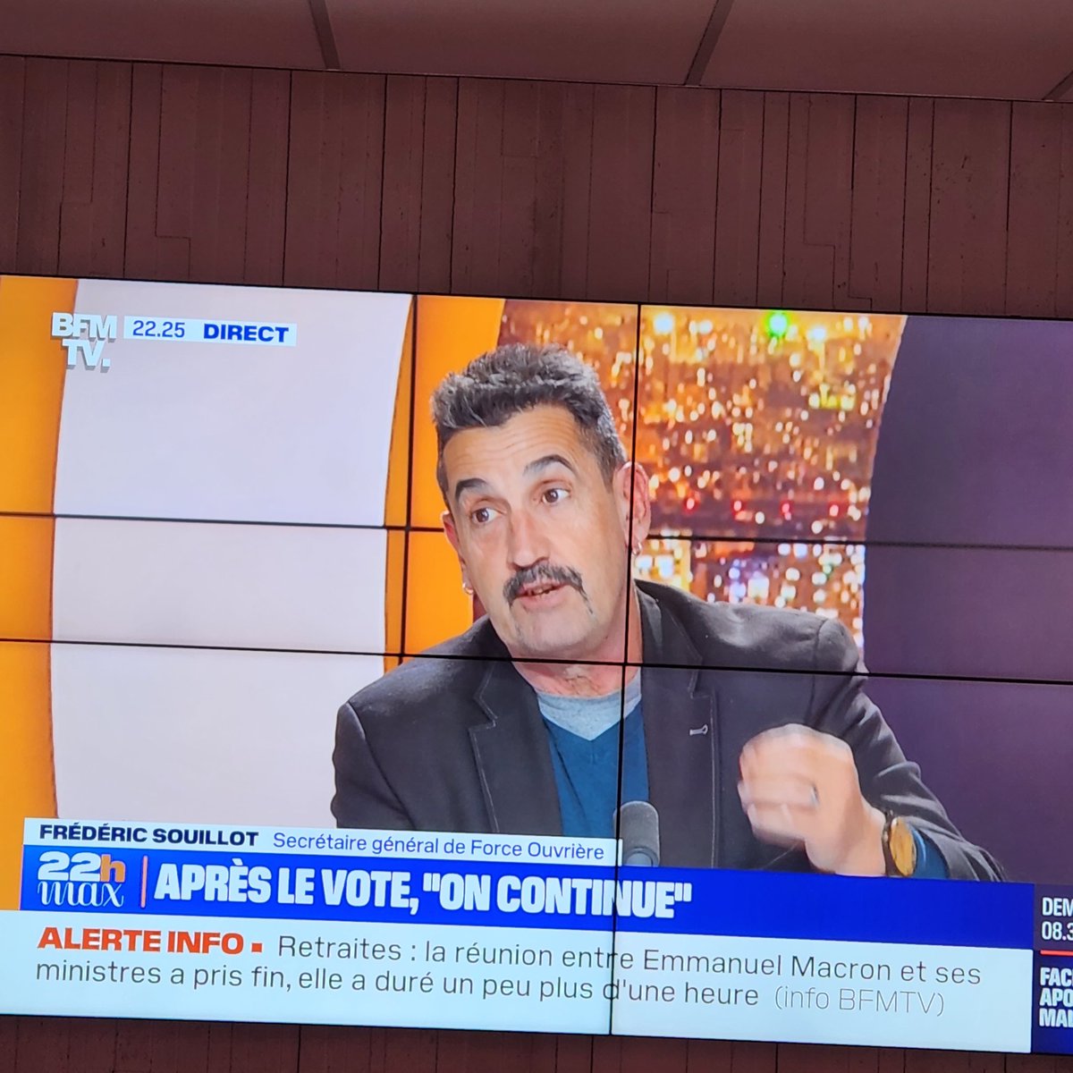 force_ouvriere's tweet photo. Les organisations syndicales ont été responsables. On a fait grève. On n'a rien cassé. La responsabilité de l'exécutif, pour la suite, est forte. Pour FO, on veut mettre ce texte à la poubelle ! https://t.co/Owv6Lwc8RS