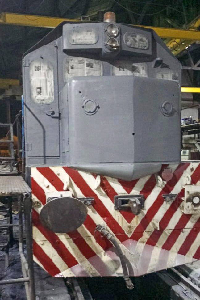 TACargas's tweet photo. 🚂💙Avanza la recuperación de la locomotora 9903

La General Motors fue remotorizada en los talleres de Concordia #EntreRíos y estamos ultimando detalles para que luego de 9 años vuelva a la vía y se incorpore a la flota del #UrquizaCargas.

#SeguimosCreciendo https://t.co/f9ZNxnKTww