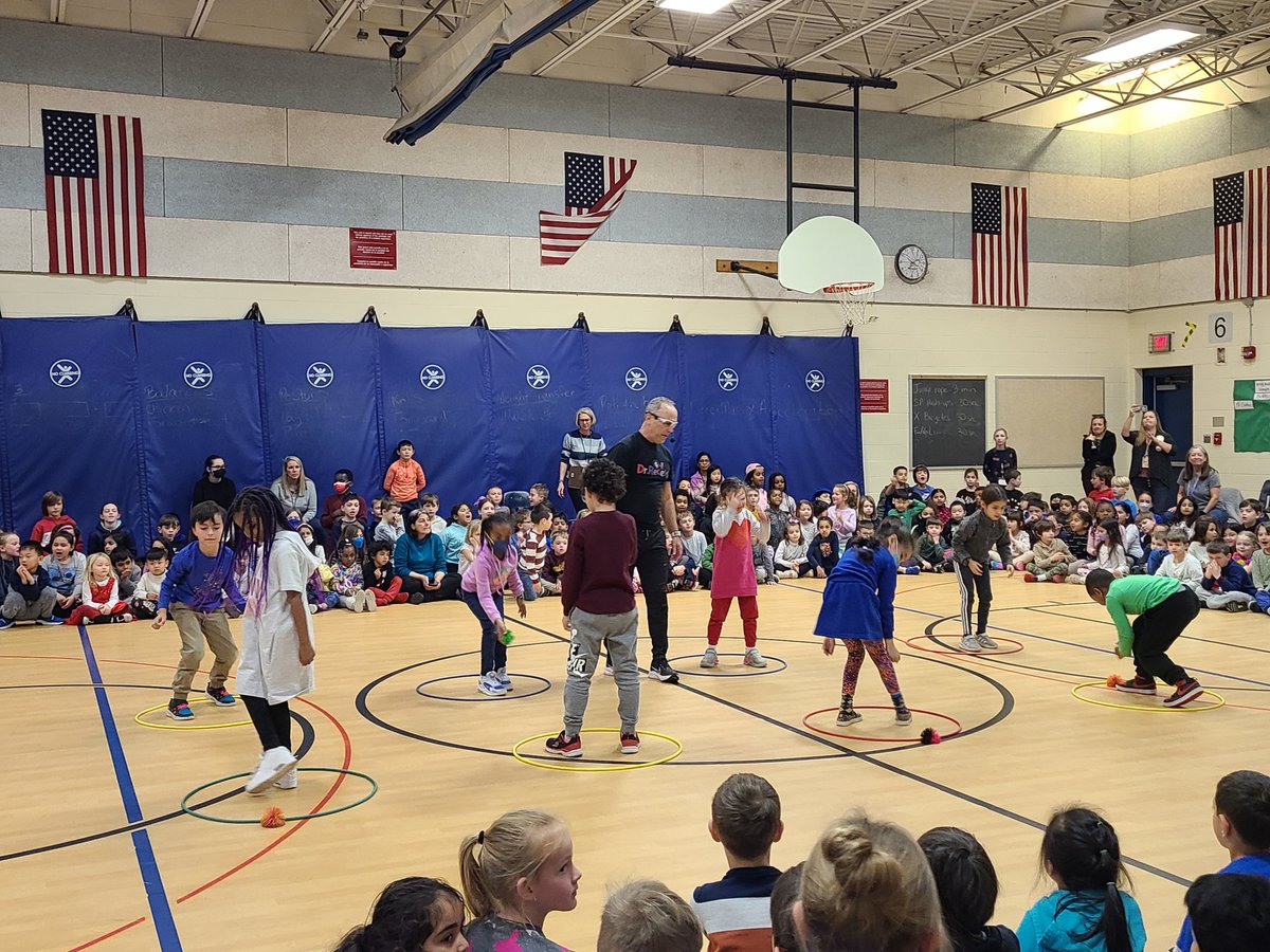 MsMaguire3rd's tweet photo. Dr. Recess came to visit us and taught us some fun new recess games #drrecess #play  #scotties #bbes https://t.co/MKHToJB5vz