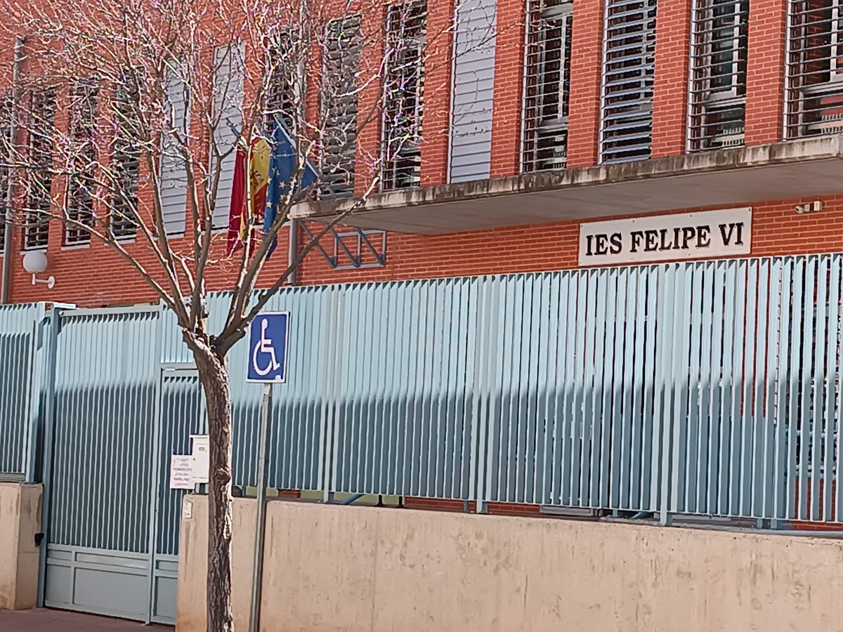 Patricia Jiménez (@pjlocutora) on Twitter photo La AMPA del  IES Felipe VI de Yeda ha comunicado que la consejería de Educación les  ha informado del cese del director "en breve" La AMPA del  IES Felipe VI de Yeda ha comunicado que la consejería de Educación les  ha informado del cese del director "en breve"