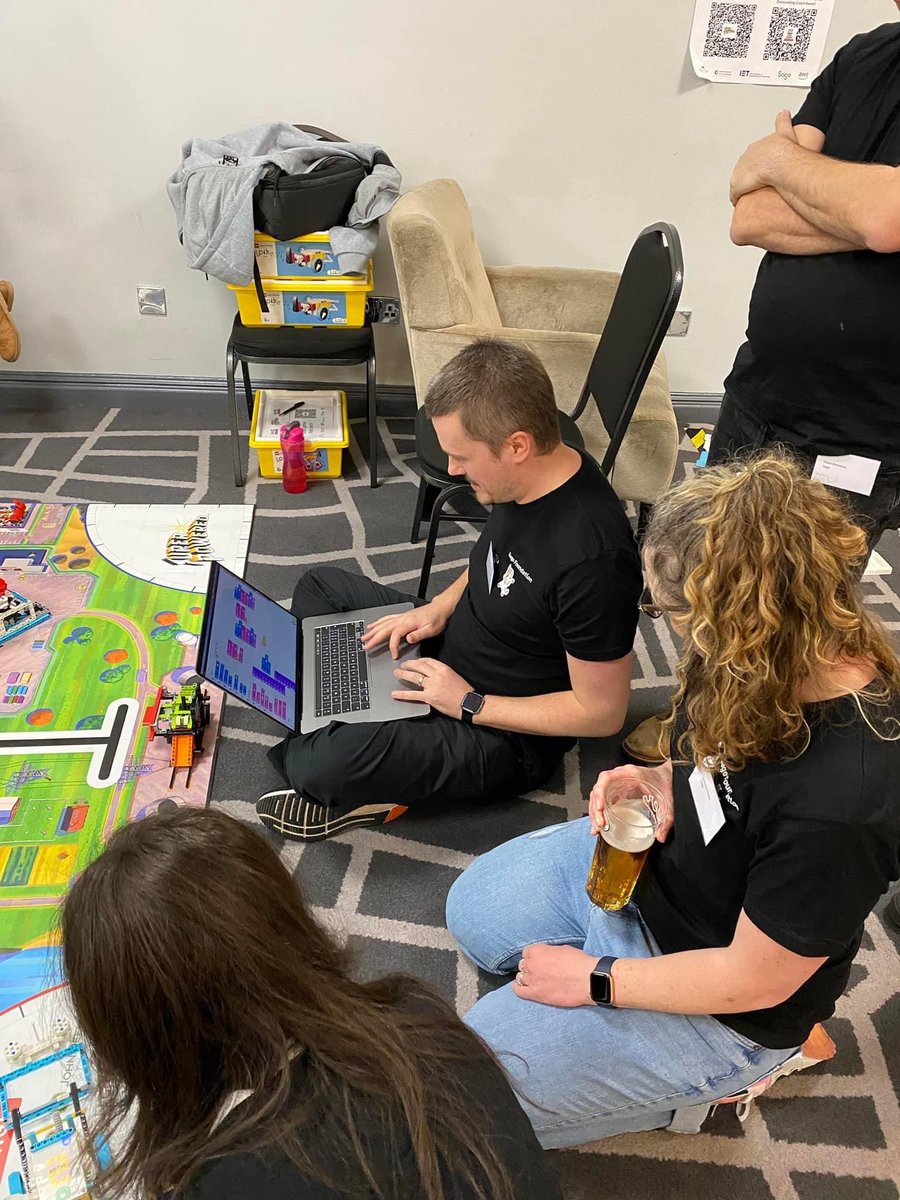 TeachICT_NT's tweet photo. Another fabulous day of @FLLUK competition (3 of 4) with North Tyneside and Northumberland schools. Followed by a wonderful evening with colleagues from @educationnortht, @NTCouncilTeam @sageuk and @awscloud to let the grown-ups have a go with the robots too. It was epic!! 🤖👏👏 https://t.co/nAMrR04vm7