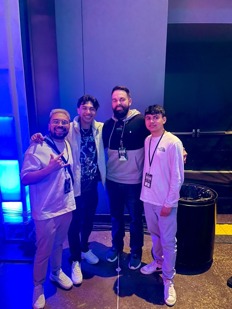 LabWorxHQ's tweet photo. Some of the team made it to Major 3! What an experience! SKØL 🍻 https://t.co/X5HGwGZcJN