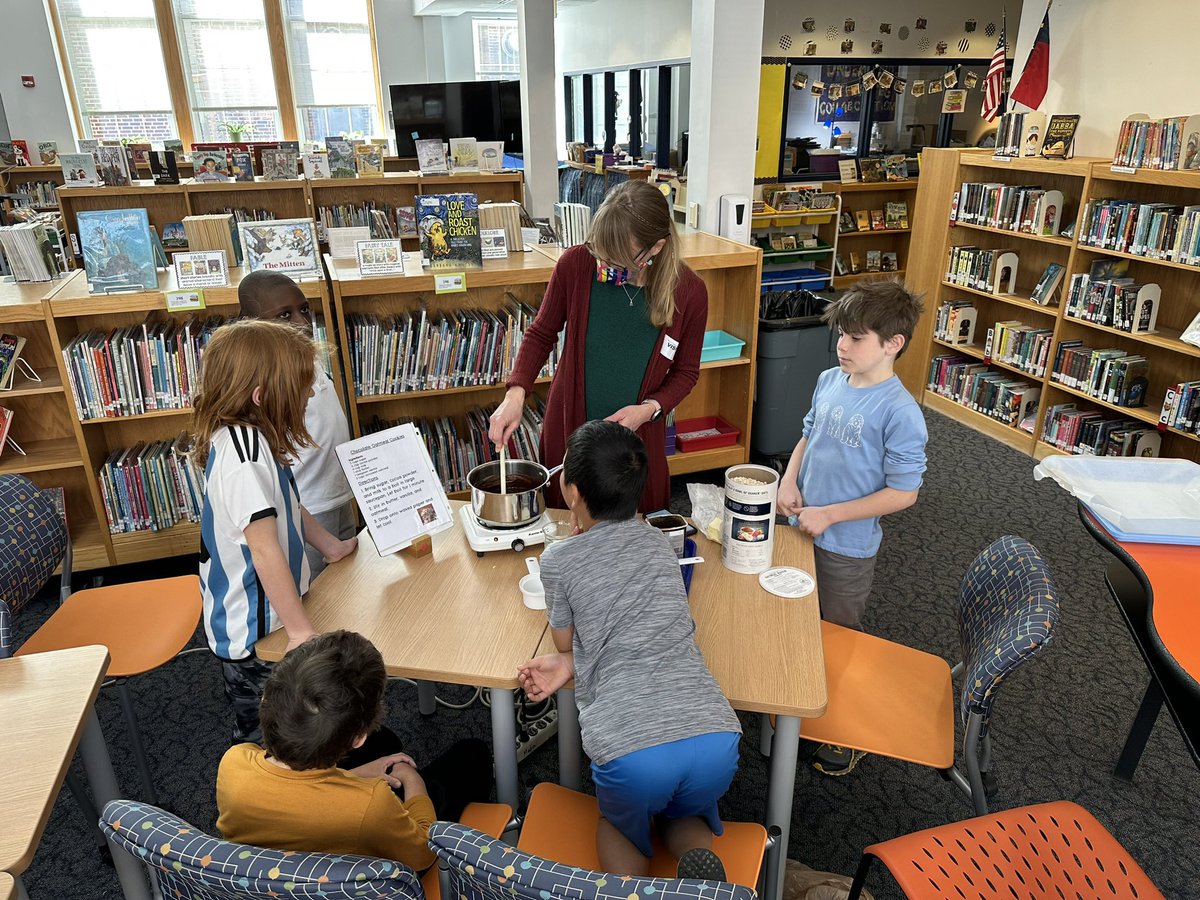 J_will201's tweet photo. Parent volunteers helped with no-bake recipes this week! Kitchen Chemistry students made chocolate oatmeal cookies and strawberry milkshakes!!! So yummy! 😋🧪🍓@underwoodgtm #science https://t.co/vwaeoXGzD3