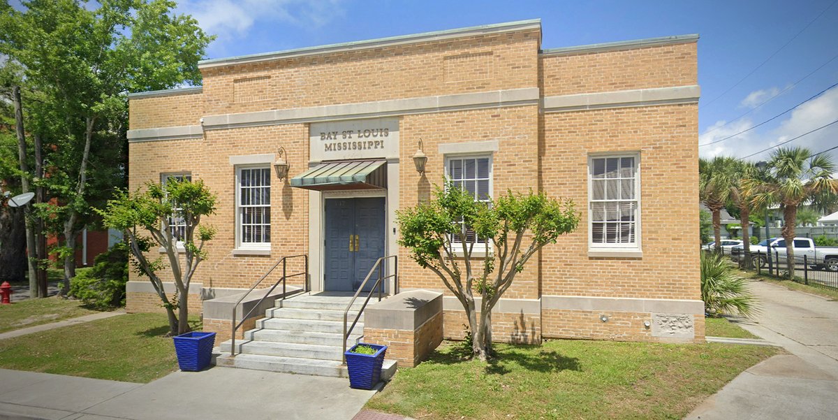SoutheastCREMS's tweet photo. Southeast Commercial Real Estate | 228.276.2700

FOR SALE‼️ Former US Post Office built in 1936, located in #Downtown #BayStLouisMS. Potential property uses include: #eventcenter, #weddingvenue, #bank, #retail, #office, and #restaurant.

For more info: https://t.co/0KuIw4pt8X https://t.co/oITim0xydy