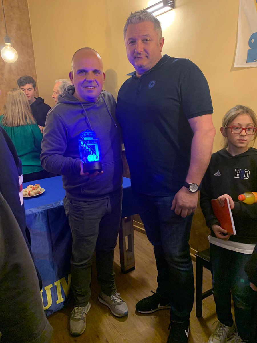 minuto_51's tweet photo. Hoy nos toca acompañar a nuestros compañeros y amigos de @o_stadium por su
4 Aniversario muchas felicidades y gracias por vuestra invitación 
SIEMPRE, SIEMPRE Y SIEMPRE @RealOviedo 
🔵⚪️🎉🧀🍺⚽️😉 https://t.co/4ALEk3lFHA