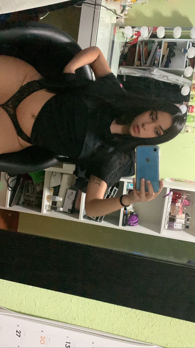 SamantaFindom's tweet photo. me echabais de menos?🖕🏼❤️‍🔥 #findom #diosa 
/paypig esclavo sumiso femdom https://t.co/8mWa3FUrai