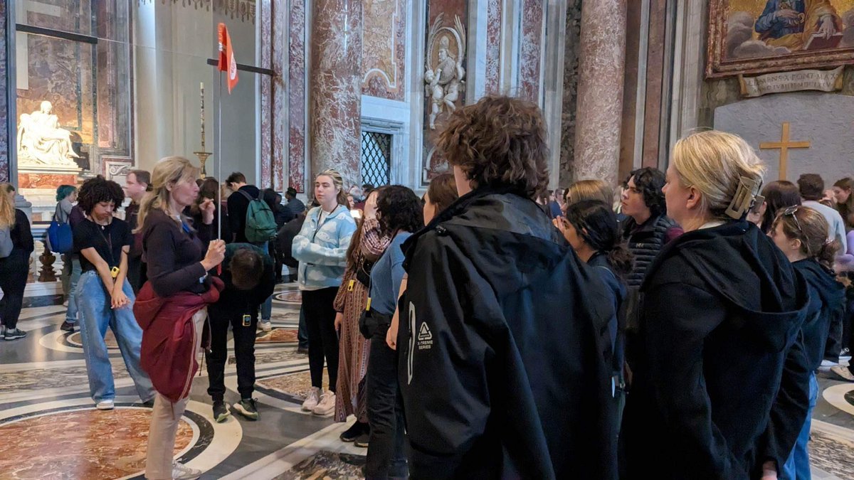 StStephenRoyal's tweet photo. Today the Royals visited Ancient Rome and the Vatican. After dinner they went back to the Colosseum with their friends from @HolyCrossPTBO Tomorrow they are off to Pompeii for their last day of touring. They return home on Friday. #explorica #weareroyals #pvnc #beingcommunity https://t.co/zTiBvztegj