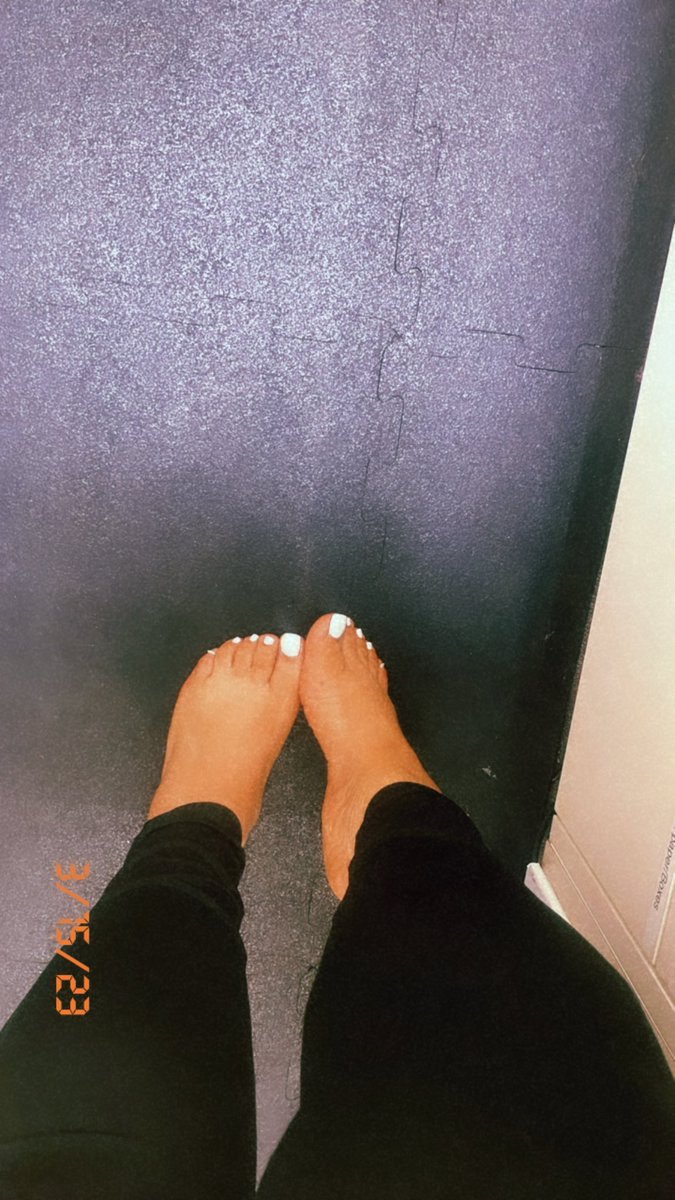 Loyalty2me1's tweet photo. #prettyfeet #feetfinder #FOOTFETİSH ✨ https://t.co/vN4E11kBRG