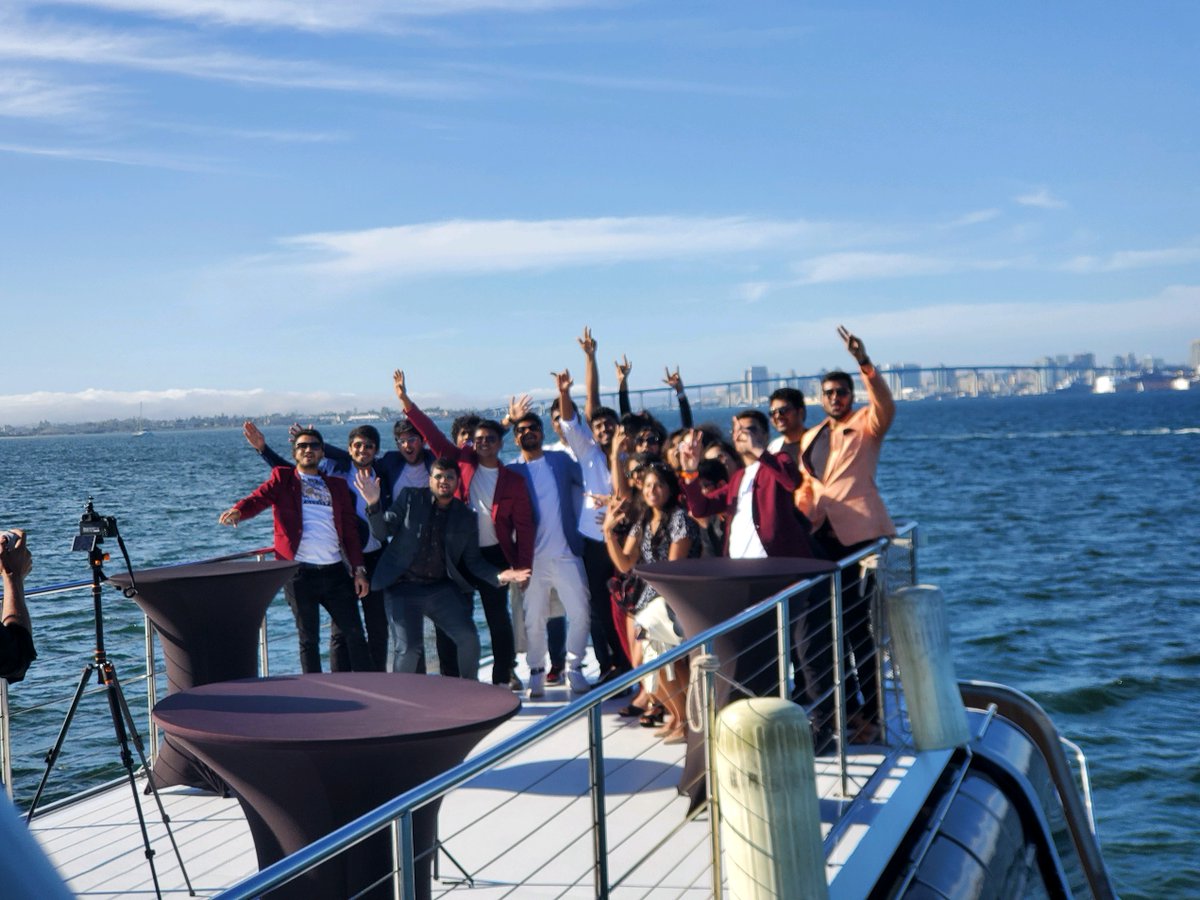 TheSkyWriters's tweet photo. Flying marriage proposal banner "HAMSINI, WILL YOU MARRY ME?" in San Diego and SHE SAID YES! What a great day for this crew on this cool yacht! Congratulations to Hasini and Sagar! Beautiful day for everyone! #Shesaidyes #marriageproposal #flyingbanner #sandiego https://t.co/ujdpFNUATC