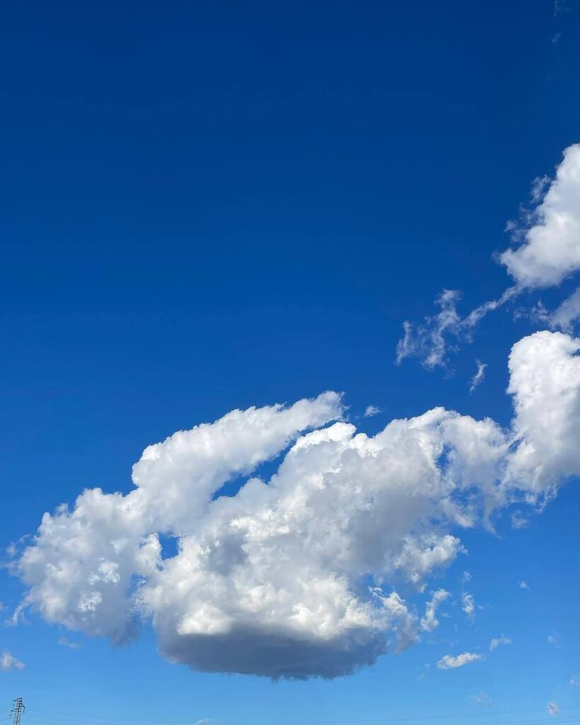 #clouds #bluesky #serchwandercollect #tenbluenotes instagr.am/p/Cp0zMeFqncl/
