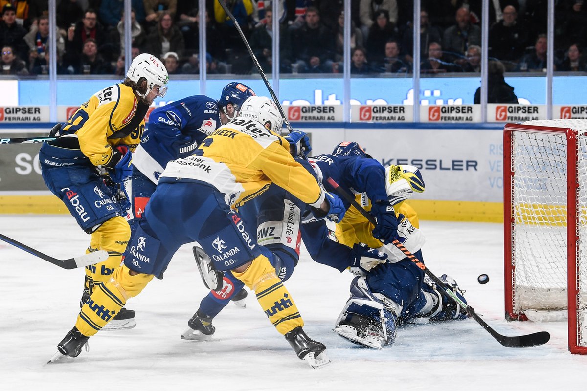 HCD_offiziell's tweet photo. Mit drei Treffern in oder kurz nach Überzahlphasen machen die Lions in Spiel 1⃣ den Unterschied. 
Matchbericht und Highlights:
📰 https://t.co/pEdItlERvH
📺 https://t.co/wzbB4g4Mfg
🎙️ https://t.co/W1WRwM4omM (#90)
#ZSCvsHCD 4:1
Revanche am Freitag im Ischpalascht! https://t.co/VssJGnq24N