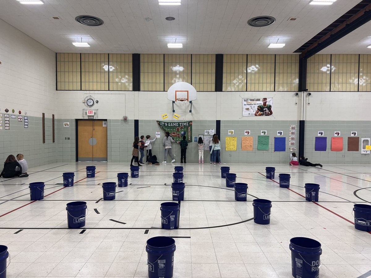 julesPEclass's tweet photo. Little heart scavenger hunt before finishing with drum fit #letsgetactive https://t.co/NyZhy2JlaZ
