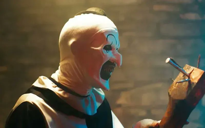 allhorror_com's tweet photo. #arttheclown is back in the new 2022 #Gore #horror sequel Terrifier 2
Read our spoiler-free review to check if this one is worth watching? Your favorite agent of #Allhorror has this one on the "must watch multiple times list". #Clown #HorrorMovie
https://t.co/FEX9DFd2kD https://t.co/nF4dYv2yFq