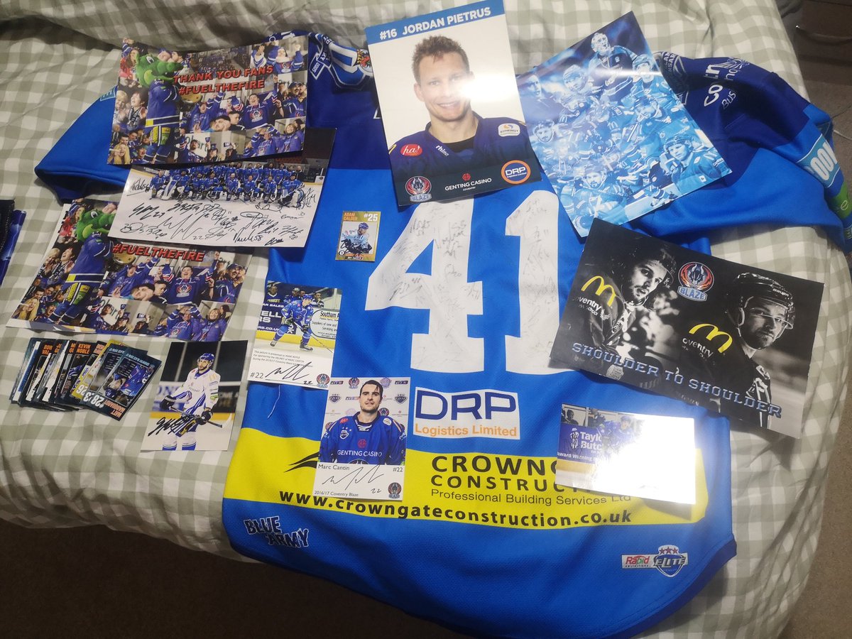 maarkk155's tweet photo. Everything in the pic including a signed Adam Calder game card. £70 posted. Big flag not in the pic also. Loads of posters, game cards etc. Jersey is 2XL https://t.co/JurAgEGo2Z